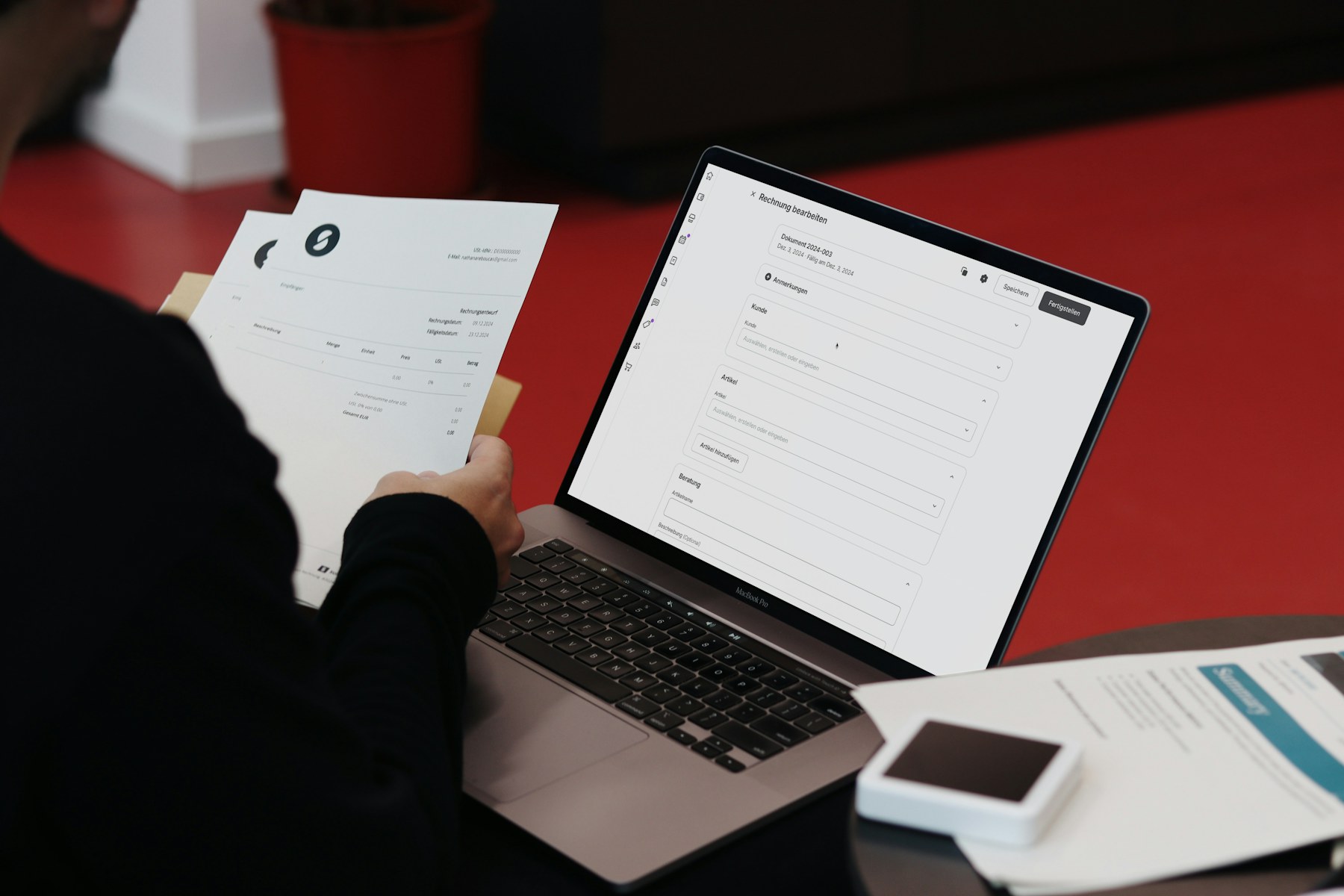 Ondernemer aan een bureau met laptop, facturen en notities voor de financiÃƒÆ’Ã†â€™Ãƒâ€ Ã¢â‚¬â„¢ÃƒÆ’Ã¢â‚¬Â ÃƒÂ¢Ã¢â€šÂ¬Ã¢â€žÂ¢ÃƒÆ’Ã†â€™ÃƒÂ¢Ã¢â€šÂ¬Ã‚Â ÃƒÆ’Ã‚Â¢ÃƒÂ¢Ã¢â‚¬Å¡Ã‚Â¬ÃƒÂ¢Ã¢â‚¬Å¾Ã‚Â¢ÃƒÆ’Ã†â€™Ãƒâ€ Ã¢â‚¬â„¢ÃƒÆ’Ã‚Â¢ÃƒÂ¢Ã¢â‚¬Å¡Ã‚Â¬Ãƒâ€šÃ‚Â ÃƒÆ’Ã†â€™Ãƒâ€šÃ‚Â¢ÃƒÆ’Ã‚Â¢ÃƒÂ¢Ã¢â€šÂ¬Ã…Â¡Ãƒâ€šÃ‚Â¬ÃƒÆ’Ã‚Â¢ÃƒÂ¢Ã¢â€šÂ¬Ã…Â¾Ãƒâ€šÃ‚Â¢ÃƒÆ’Ã†â€™Ãƒâ€ Ã¢â‚¬â„¢ÃƒÆ’Ã¢â‚¬Â ÃƒÂ¢Ã¢â€šÂ¬Ã¢â€žÂ¢ÃƒÆ’Ã†â€™Ãƒâ€šÃ‚Â¢ÃƒÆ’Ã‚Â¢ÃƒÂ¢Ã¢â€šÂ¬Ã…Â¡Ãƒâ€šÃ‚Â¬ÃƒÆ’Ã¢â‚¬Å¡Ãƒâ€šÃ‚Â ÃƒÆ’Ã†â€™Ãƒâ€ Ã¢â‚¬â„¢ÃƒÆ’Ã¢â‚¬Å¡Ãƒâ€šÃ‚Â¢ÃƒÆ’Ã†â€™Ãƒâ€šÃ‚Â¢ÃƒÆ’Ã‚Â¢ÃƒÂ¢Ã¢â‚¬Å¡Ã‚Â¬Ãƒâ€¦Ã‚Â¡ÃƒÆ’Ã¢â‚¬Å¡Ãƒâ€šÃ‚Â¬ÃƒÆ’Ã†â€™Ãƒâ€šÃ‚Â¢ÃƒÆ’Ã‚Â¢ÃƒÂ¢Ã¢â‚¬Å¡Ã‚Â¬Ãƒâ€¦Ã‚Â¾ÃƒÆ’Ã¢â‚¬Å¡Ãƒâ€šÃ‚Â¢ÃƒÆ’Ã†â€™Ãƒâ€ Ã¢â‚¬â„¢ÃƒÆ’Ã¢â‚¬Â ÃƒÂ¢Ã¢â€šÂ¬Ã¢â€žÂ¢ÃƒÆ’Ã†â€™ÃƒÂ¢Ã¢â€šÂ¬Ã‚Â ÃƒÆ’Ã‚Â¢ÃƒÂ¢Ã¢â‚¬Å¡Ã‚Â¬ÃƒÂ¢Ã¢â‚¬Å¾Ã‚Â¢ÃƒÆ’Ã†â€™Ãƒâ€ Ã¢â‚¬â„¢ÃƒÆ’Ã¢â‚¬Å¡Ãƒâ€šÃ‚Â¢ÃƒÆ’Ã†â€™Ãƒâ€šÃ‚Â¢ÃƒÆ’Ã‚Â¢ÃƒÂ¢Ã¢â‚¬Å¡Ã‚Â¬Ãƒâ€¦Ã‚Â¡ÃƒÆ’Ã¢â‚¬Å¡Ãƒâ€šÃ‚Â¬ÃƒÆ’Ã†â€™ÃƒÂ¢Ã¢â€šÂ¬Ã…Â¡ÃƒÆ’Ã¢â‚¬Å¡Ãƒâ€šÃ‚Â ÃƒÆ’Ã†â€™Ãƒâ€ Ã¢â‚¬â„¢ÃƒÆ’Ã¢â‚¬Â ÃƒÂ¢Ã¢â€šÂ¬Ã¢â€žÂ¢ÃƒÆ’Ã†â€™ÃƒÂ¢Ã¢â€šÂ¬Ã…Â¡ÃƒÆ’Ã¢â‚¬Å¡Ãƒâ€šÃ‚Â¢ÃƒÆ’Ã†â€™Ãƒâ€ Ã¢â‚¬â„¢ÃƒÆ’Ã¢â‚¬Å¡Ãƒâ€šÃ‚Â¢ÃƒÆ’Ã†â€™Ãƒâ€šÃ‚Â¢ÃƒÆ’Ã‚Â¢ÃƒÂ¢Ã¢â€šÂ¬Ã…Â¡Ãƒâ€šÃ‚Â¬ÃƒÆ’Ã¢â‚¬Â¦Ãƒâ€šÃ‚Â¡ÃƒÆ’Ã†â€™ÃƒÂ¢Ã¢â€šÂ¬Ã…Â¡ÃƒÆ’Ã¢â‚¬Å¡Ãƒâ€šÃ‚Â¬ÃƒÆ’Ã†â€™Ãƒâ€ Ã¢â‚¬â„¢ÃƒÆ’Ã¢â‚¬Å¡Ãƒâ€šÃ‚Â¢ÃƒÆ’Ã†â€™Ãƒâ€šÃ‚Â¢ÃƒÆ’Ã‚Â¢ÃƒÂ¢Ã¢â€šÂ¬Ã…Â¡Ãƒâ€šÃ‚Â¬ÃƒÆ’Ã¢â‚¬Â¦Ãƒâ€šÃ‚Â¾ÃƒÆ’Ã†â€™ÃƒÂ¢Ã¢â€šÂ¬Ã…Â¡ÃƒÆ’Ã¢â‚¬Å¡Ãƒâ€šÃ‚Â¢ÃƒÆ’Ã†â€™Ãƒâ€ Ã¢â‚¬â„¢ÃƒÆ’Ã¢â‚¬Â ÃƒÂ¢Ã¢â€šÂ¬Ã¢â€žÂ¢ÃƒÆ’Ã†â€™ÃƒÂ¢Ã¢â€šÂ¬Ã‚Â ÃƒÆ’Ã‚Â¢ÃƒÂ¢Ã¢â‚¬Å¡Ã‚Â¬ÃƒÂ¢Ã¢â‚¬Å¾Ã‚Â¢ÃƒÆ’Ã†â€™Ãƒâ€ Ã¢â‚¬â„¢ÃƒÆ’Ã‚Â¢ÃƒÂ¢Ã¢â‚¬Å¡Ã‚Â¬Ãƒâ€šÃ‚Â ÃƒÆ’Ã†â€™Ãƒâ€šÃ‚Â¢ÃƒÆ’Ã‚Â¢ÃƒÂ¢Ã¢â€šÂ¬Ã…Â¡Ãƒâ€šÃ‚Â¬ÃƒÆ’Ã‚Â¢ÃƒÂ¢Ã¢â€šÂ¬Ã…Â¾Ãƒâ€šÃ‚Â¢ÃƒÆ’Ã†â€™Ãƒâ€ Ã¢â‚¬â„¢ÃƒÆ’Ã¢â‚¬Â ÃƒÂ¢Ã¢â€šÂ¬Ã¢â€žÂ¢ÃƒÆ’Ã†â€™ÃƒÂ¢Ã¢â€šÂ¬Ã…Â¡ÃƒÆ’Ã¢â‚¬Å¡Ãƒâ€šÃ‚Â¢ÃƒÆ’Ã†â€™Ãƒâ€ Ã¢â‚¬â„¢ÃƒÆ’Ã¢â‚¬Å¡Ãƒâ€šÃ‚Â¢ÃƒÆ’Ã†â€™Ãƒâ€šÃ‚Â¢ÃƒÆ’Ã‚Â¢ÃƒÂ¢Ã¢â€šÂ¬Ã…Â¡Ãƒâ€šÃ‚Â¬ÃƒÆ’Ã¢â‚¬Â¦Ãƒâ€šÃ‚Â¡ÃƒÆ’Ã†â€™ÃƒÂ¢Ã¢â€šÂ¬Ã…Â¡ÃƒÆ’Ã¢â‚¬Å¡Ãƒâ€šÃ‚Â¬ÃƒÆ’Ã†â€™Ãƒâ€ Ã¢â‚¬â„¢ÃƒÆ’Ã‚Â¢ÃƒÂ¢Ã¢â‚¬Å¡Ã‚Â¬Ãƒâ€šÃ‚Â¦ÃƒÆ’Ã†â€™ÃƒÂ¢Ã¢â€šÂ¬Ã…Â¡ÃƒÆ’Ã¢â‚¬Å¡Ãƒâ€šÃ‚Â¡ÃƒÆ’Ã†â€™Ãƒâ€ Ã¢â‚¬â„¢ÃƒÆ’Ã¢â‚¬Â ÃƒÂ¢Ã¢â€šÂ¬Ã¢â€žÂ¢ÃƒÆ’Ã†â€™ÃƒÂ¢Ã¢â€šÂ¬Ã‚Â ÃƒÆ’Ã‚Â¢ÃƒÂ¢Ã¢â‚¬Å¡Ã‚Â¬ÃƒÂ¢Ã¢â‚¬Å¾Ã‚Â¢ÃƒÆ’Ã†â€™Ãƒâ€ Ã¢â‚¬â„¢ÃƒÆ’Ã¢â‚¬Å¡Ãƒâ€šÃ‚Â¢ÃƒÆ’Ã†â€™Ãƒâ€šÃ‚Â¢ÃƒÆ’Ã‚Â¢ÃƒÂ¢Ã¢â‚¬Å¡Ã‚Â¬Ãƒâ€¦Ã‚Â¡ÃƒÆ’Ã¢â‚¬Å¡Ãƒâ€šÃ‚Â¬ÃƒÆ’Ã†â€™ÃƒÂ¢Ã¢â€šÂ¬Ã‚Â¦ÃƒÆ’Ã¢â‚¬Å¡Ãƒâ€šÃ‚Â¡ÃƒÆ’Ã†â€™Ãƒâ€ Ã¢â‚¬â„¢ÃƒÆ’Ã¢â‚¬Â ÃƒÂ¢Ã¢â€šÂ¬Ã¢â€žÂ¢ÃƒÆ’Ã†â€™Ãƒâ€šÃ‚Â¢ÃƒÆ’Ã‚Â¢ÃƒÂ¢Ã¢â€šÂ¬Ã…Â¡Ãƒâ€šÃ‚Â¬ÃƒÆ’Ã¢â‚¬Â¦Ãƒâ€šÃ‚Â¡ÃƒÆ’Ã†â€™Ãƒâ€ Ã¢â‚¬â„¢ÃƒÆ’Ã‚Â¢ÃƒÂ¢Ã¢â‚¬Å¡Ã‚Â¬Ãƒâ€¦Ã‚Â¡ÃƒÆ’Ã†â€™ÃƒÂ¢Ã¢â€šÂ¬Ã…Â¡ÃƒÆ’Ã¢â‚¬Å¡Ãƒâ€šÃ‚Â«le planning